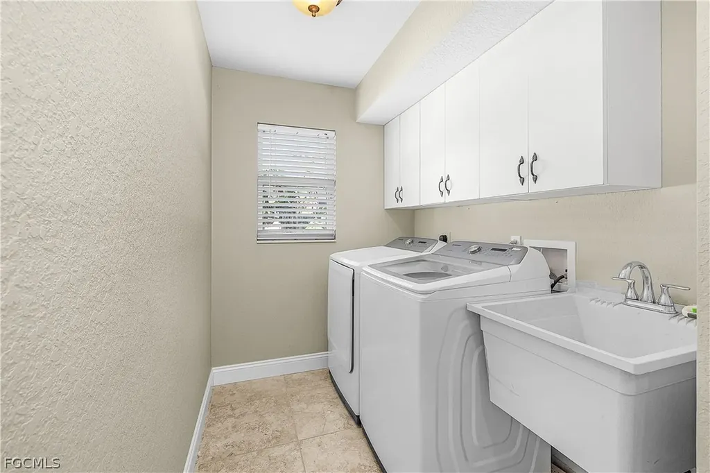619 SE 30th Street Cape Coral FL 33904