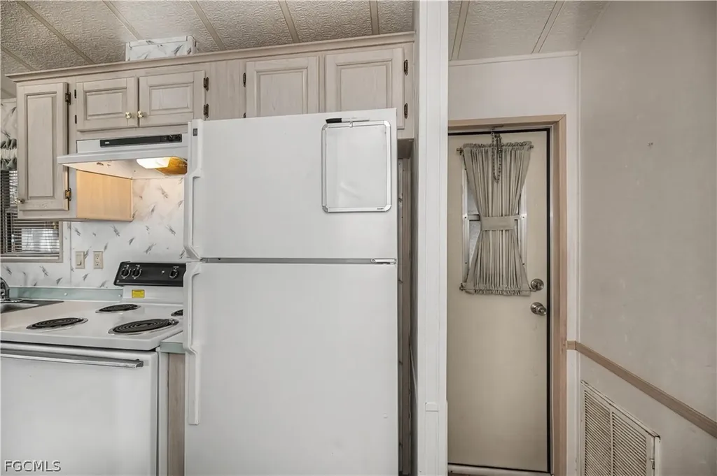 51 La Fonda Lane North Fort Myers FL 33903