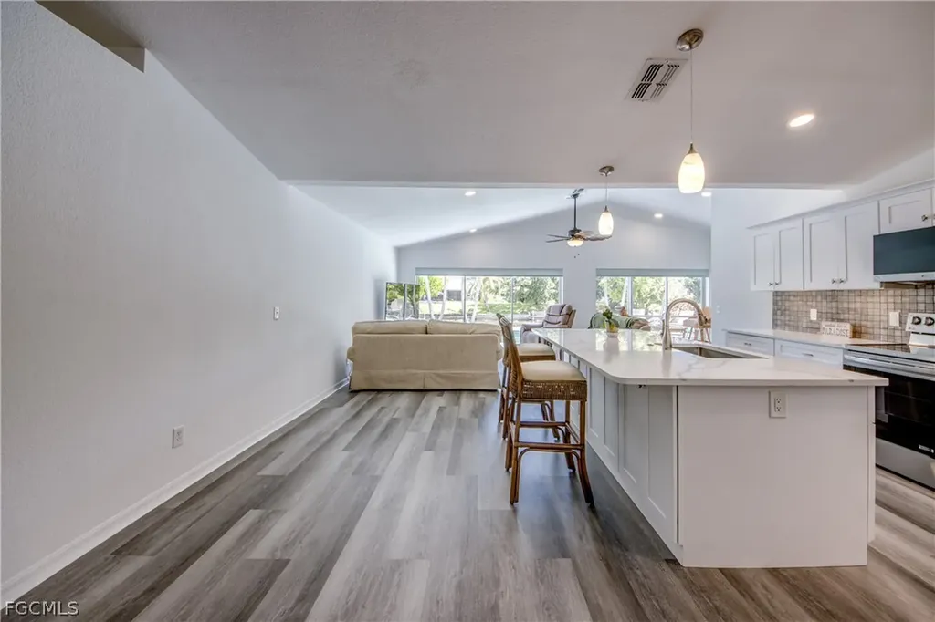 121 SE 17th Street Cape Coral FL 33990