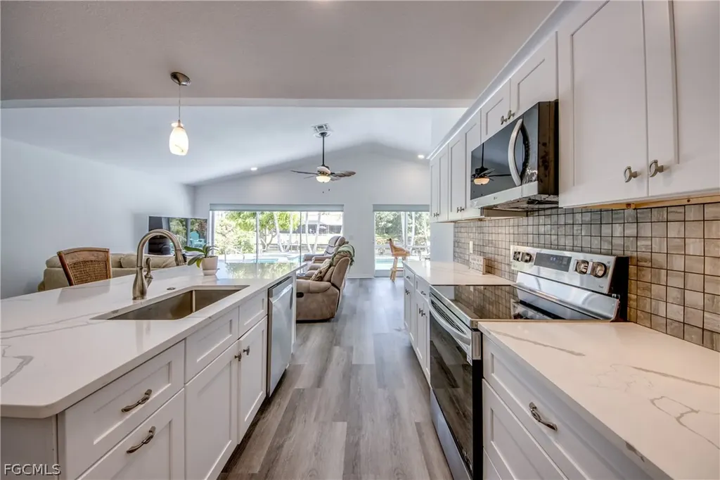 121 SE 17th Street Cape Coral FL 33990
