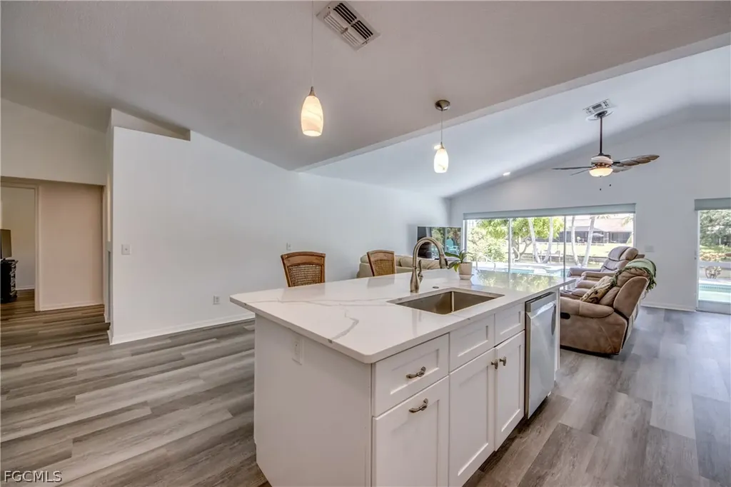 121 SE 17th Street Cape Coral FL 33990
