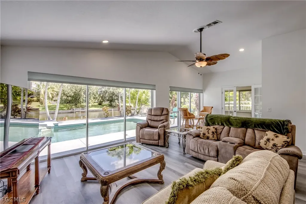 121 SE 17th Street Cape Coral FL 33990