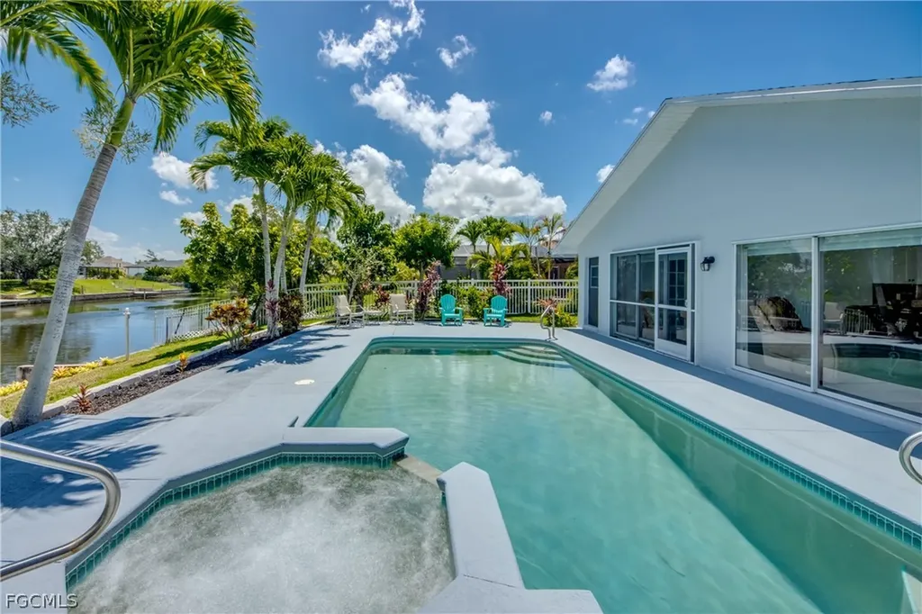 121 SE 17th Street Cape Coral FL 33990