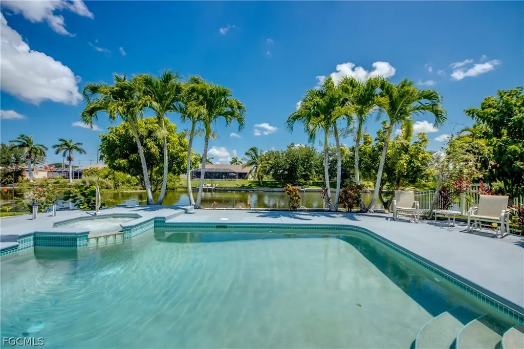 121 SE 17th Street Cape Coral FL 33990