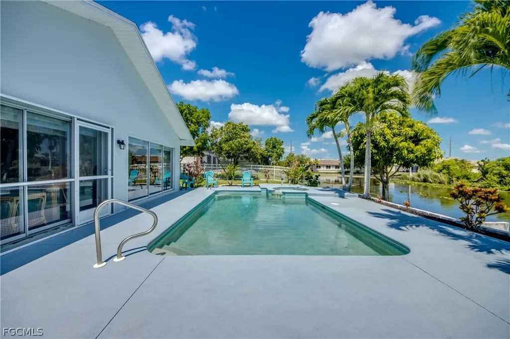 121 SE 17th Street Cape Coral FL 33990