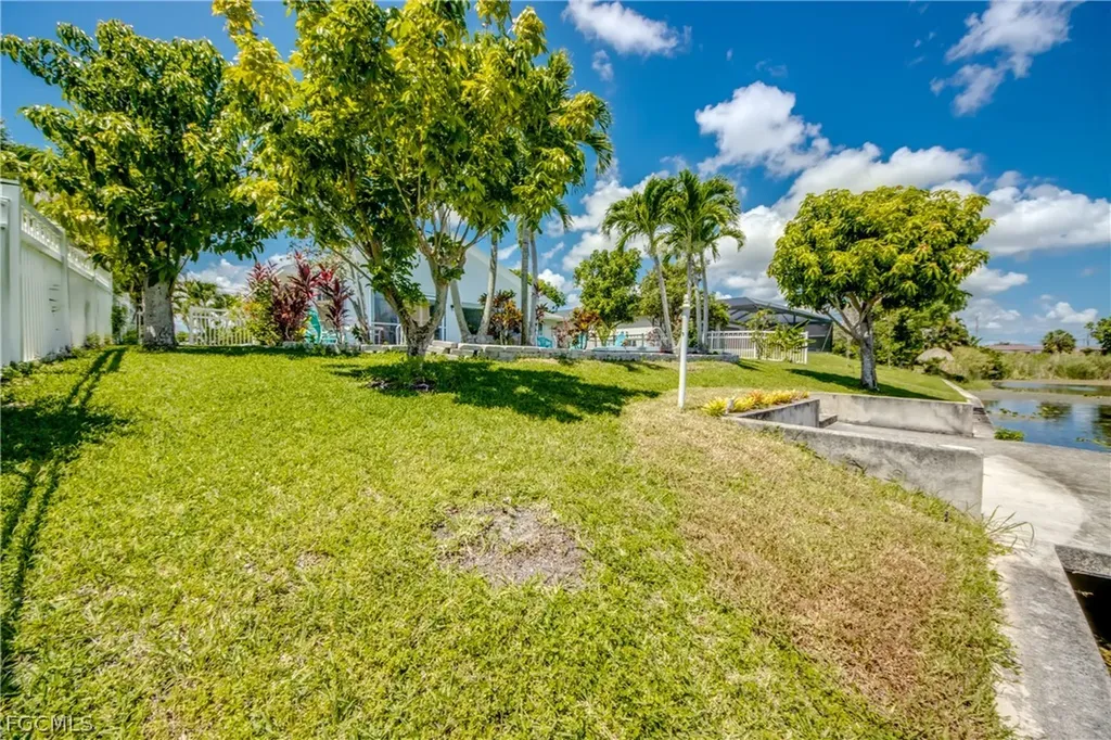 121 SE 17th Street Cape Coral FL 33990