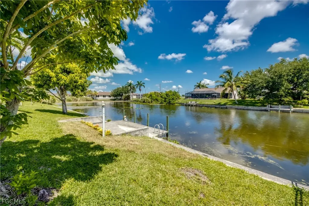 121 SE 17th Street Cape Coral FL 33990