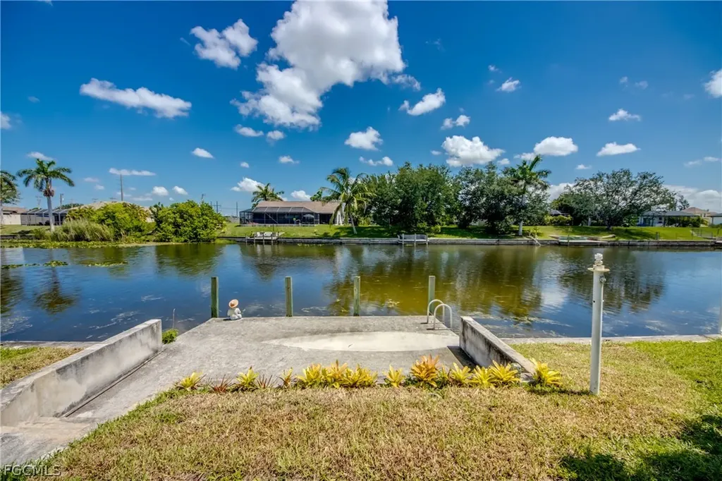 121 SE 17th Street Cape Coral FL 33990