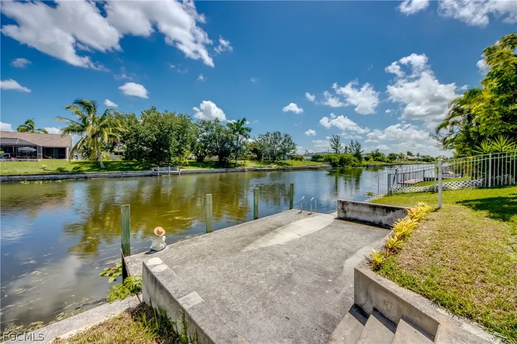 121 SE 17th Street Cape Coral FL 33990