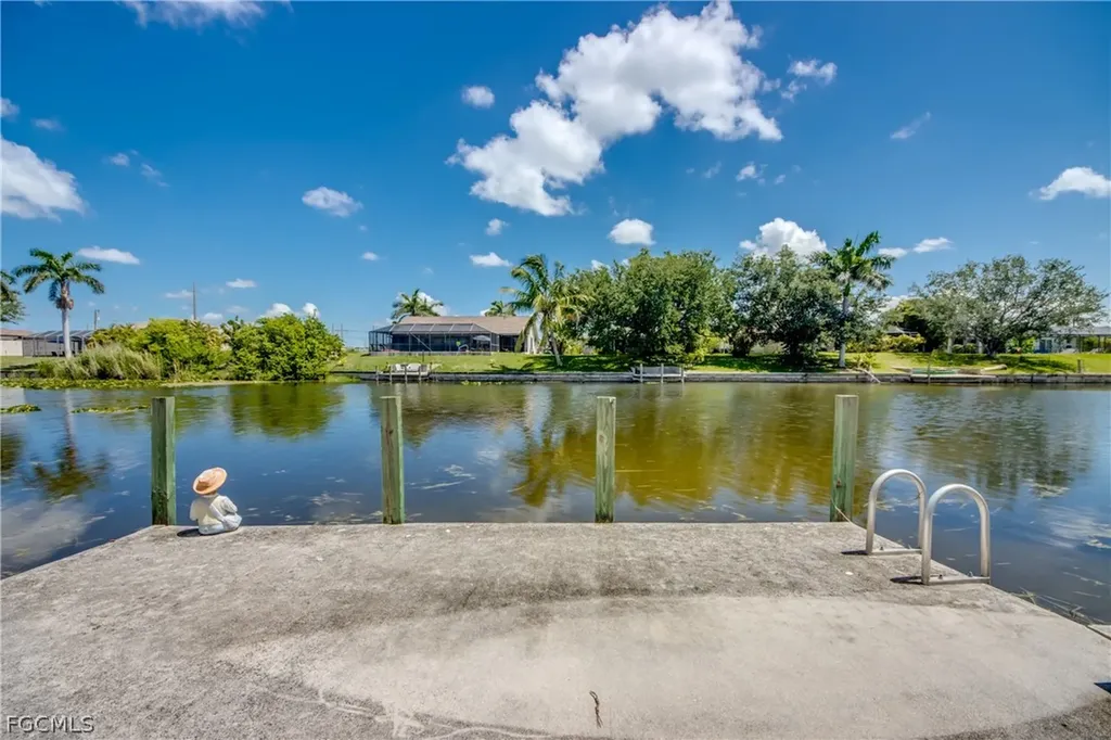121 SE 17th Street Cape Coral FL 33990