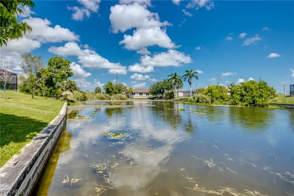 121 SE 17th Street Cape Coral FL 33990