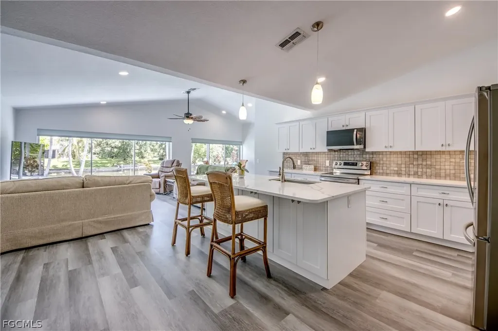 121 SE 17th Street Cape Coral FL 33990