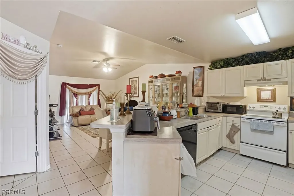 5234/5234 30th Street SW Lehigh Acres FL 33973