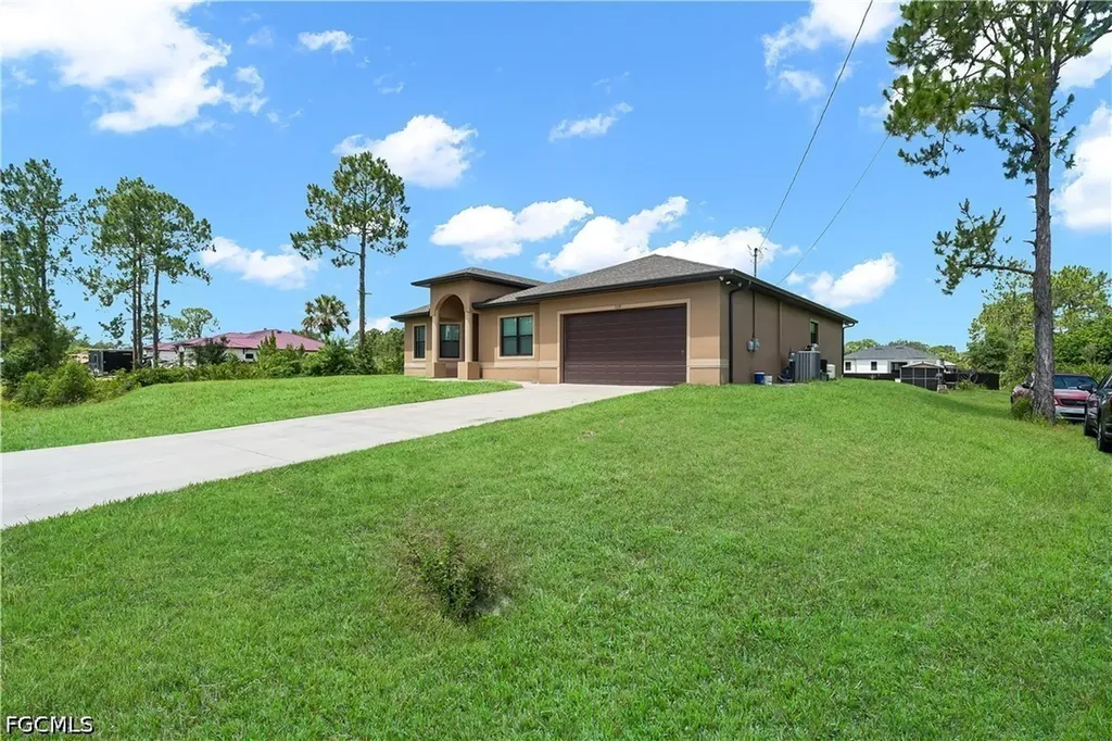 1105 James Avenue Lehigh Acres FL 33936