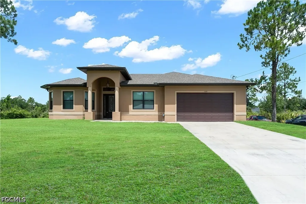 1105 James Avenue Lehigh Acres FL 33936