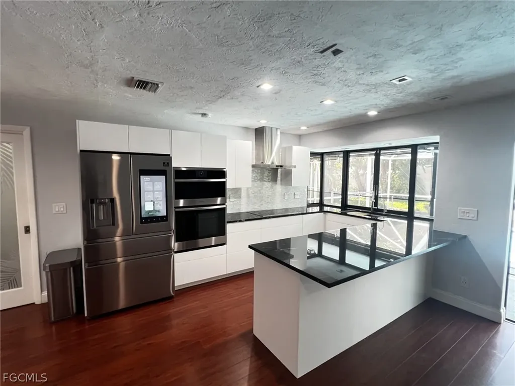 3410 SE 11th Place Cape Coral FL 33904