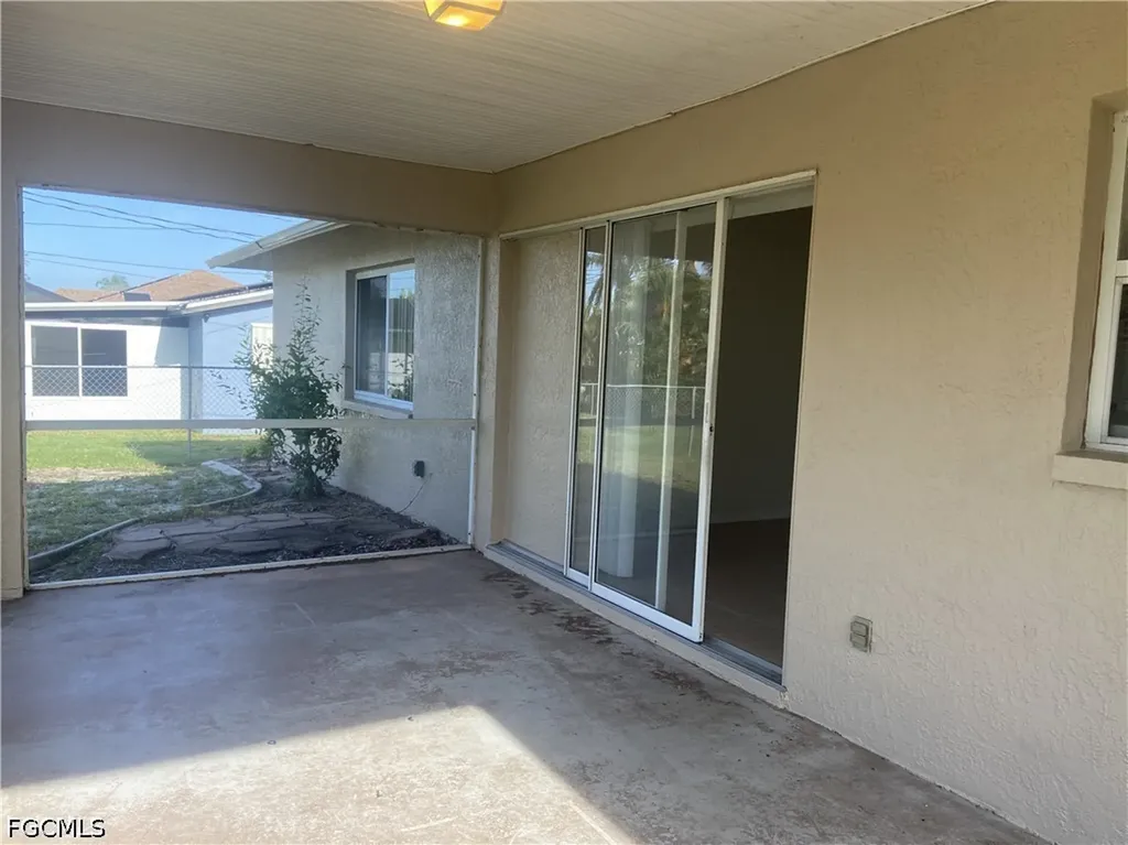 526 SE 2nd Street Cape Coral FL 33990