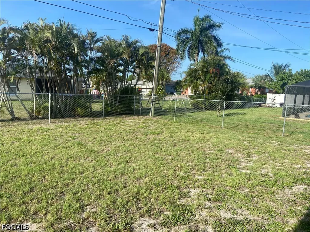 526 SE 2nd Street Cape Coral FL 33990