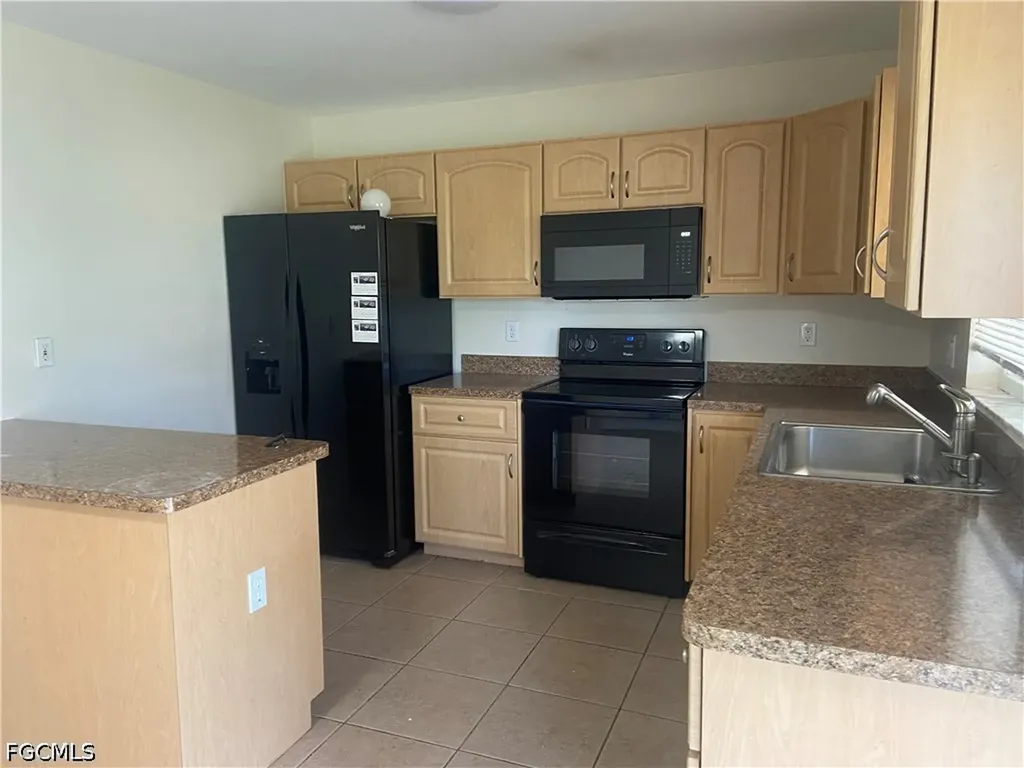 526 SE 2nd Street Cape Coral FL 33990