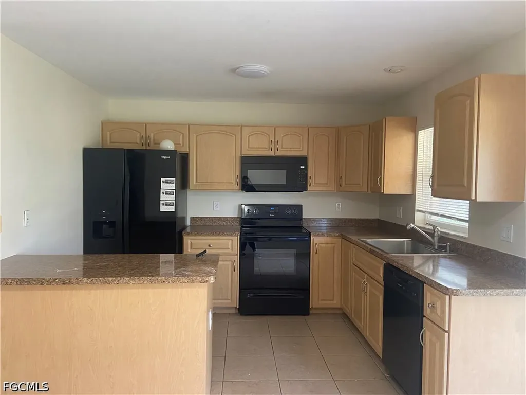 526 SE 2nd Street Cape Coral FL 33990