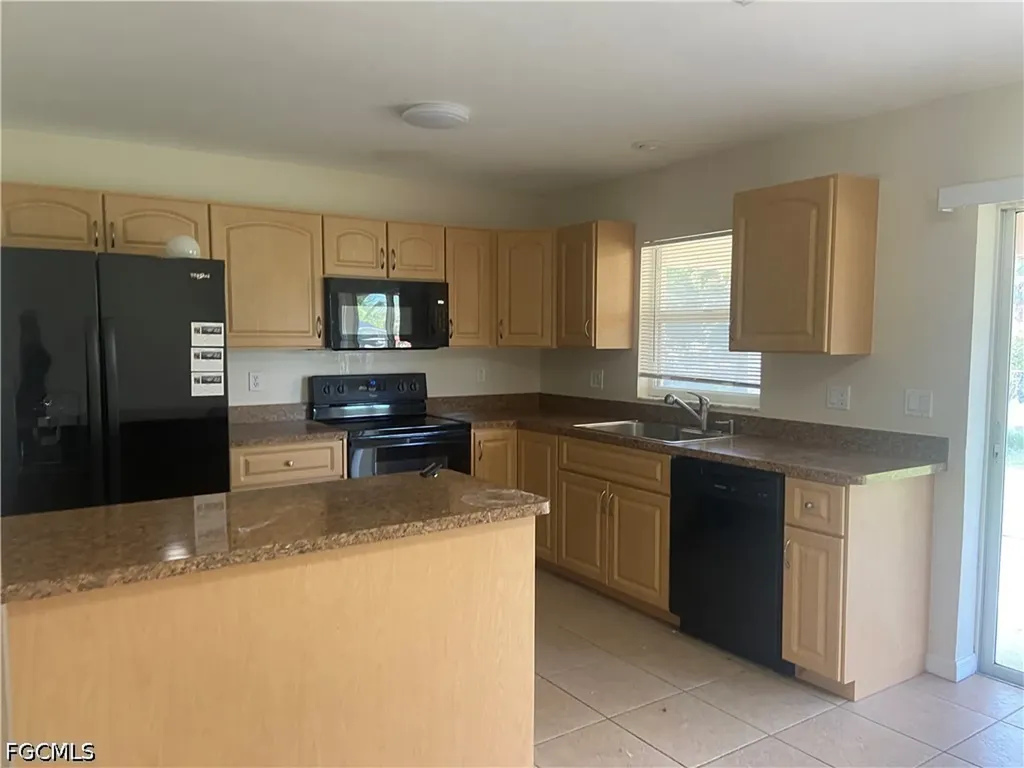 526 SE 2nd Street Cape Coral FL 33990