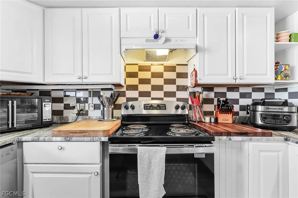 3935 Country Club Boulevard Cape Coral FL 33904