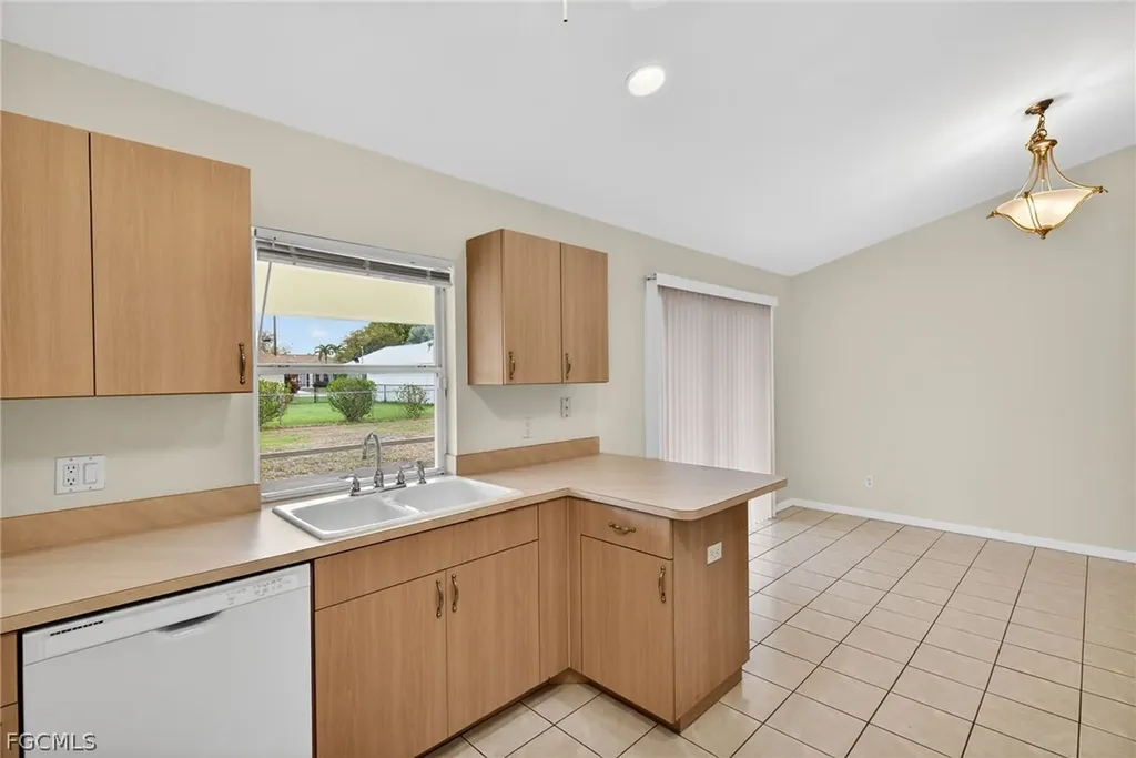1023 SE 18th Avenue Cape Coral FL 33990