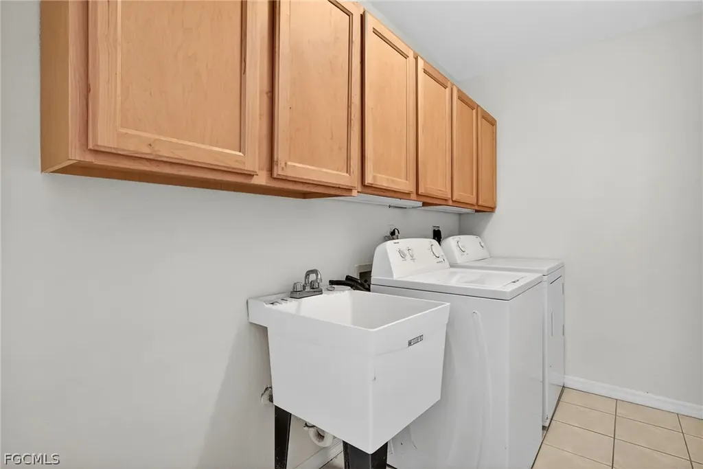 1023 SE 18th Avenue Cape Coral FL 33990