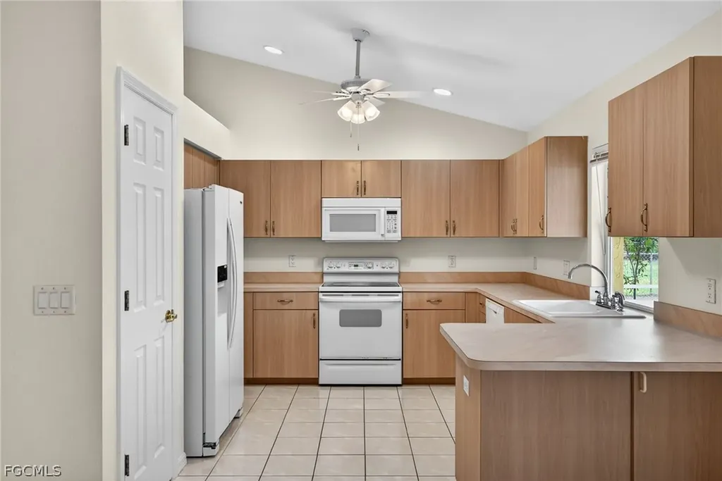 1023 SE 18th Avenue Cape Coral FL 33990