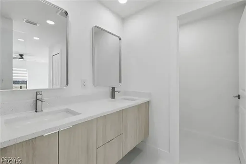 1923 NE 33rd Street Cape Coral FL 33909