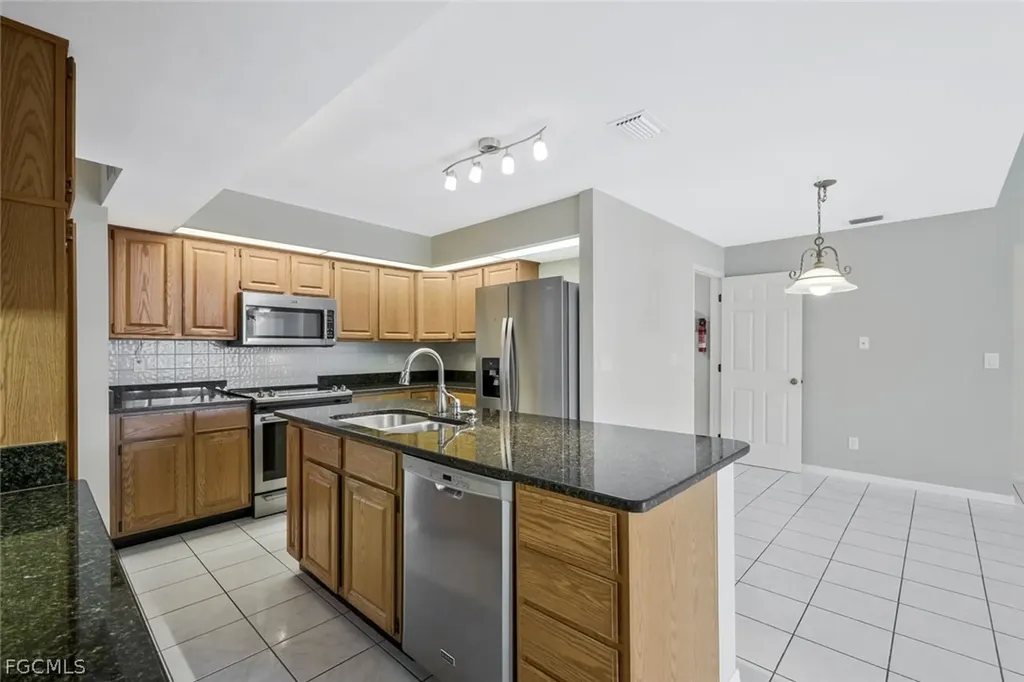 1904 SE 36th Terrace Cape Coral FL 33904