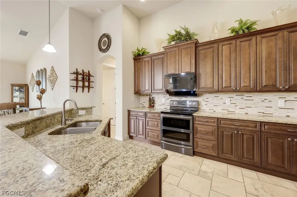 2364 NW 39th Avenue Cape Coral FL 33993