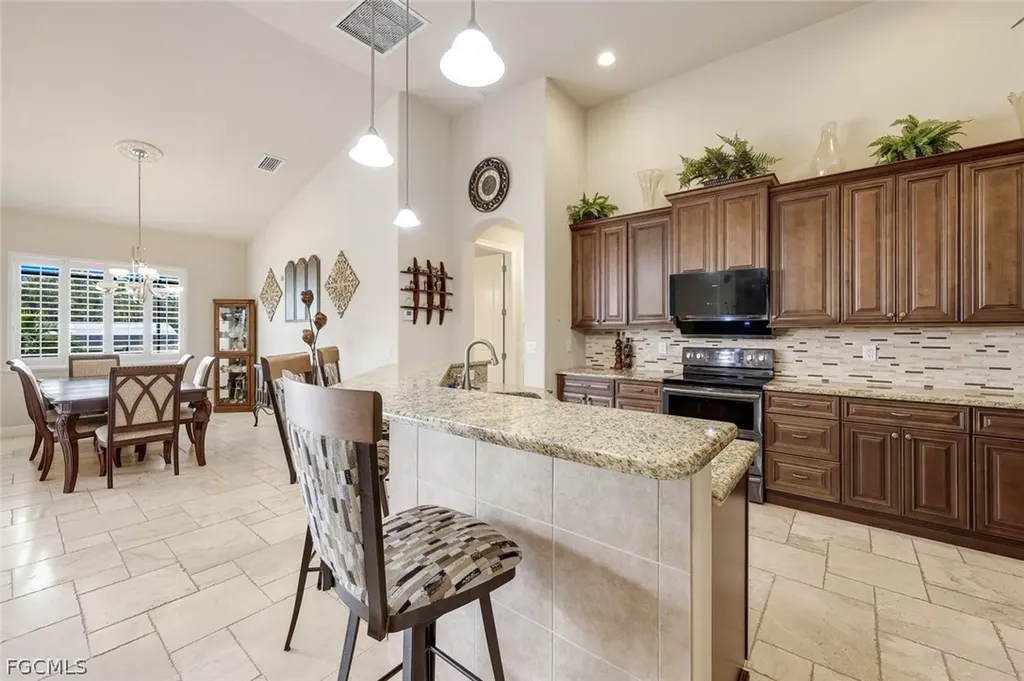 2364 NW 39th Avenue Cape Coral FL 33993