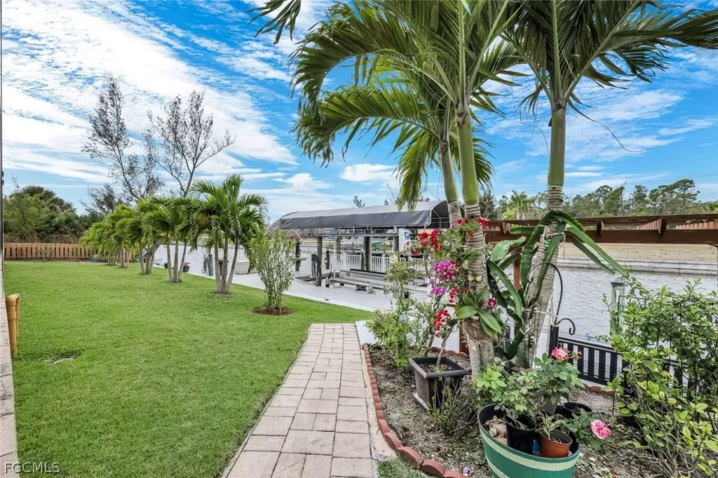 2364 NW 39th Avenue Cape Coral FL 33993