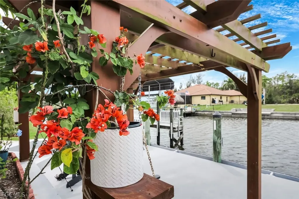2364 NW 39th Avenue Cape Coral FL 33993