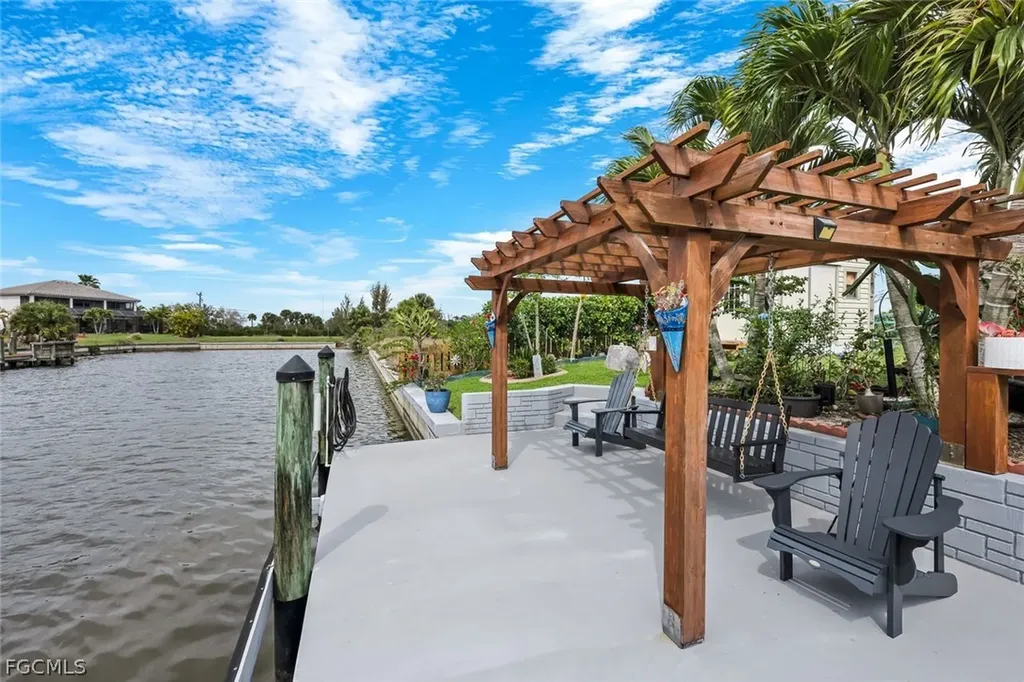 2364 NW 39th Avenue Cape Coral FL 33993