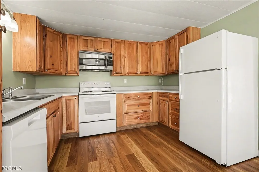 3932 Phoenix Drive St. James City FL 33956