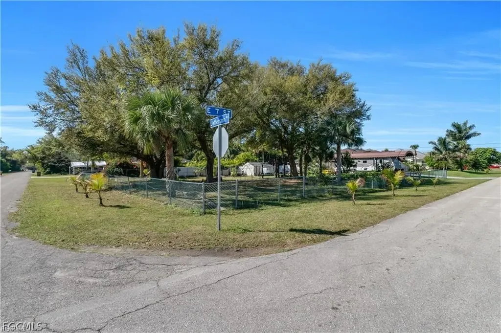 2504 E 7th Street Lehigh Acres FL 33936