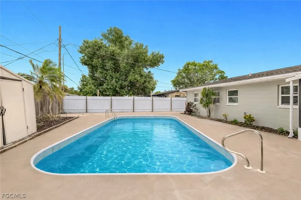 942 Narcissus Street North Fort Myers FL 33903