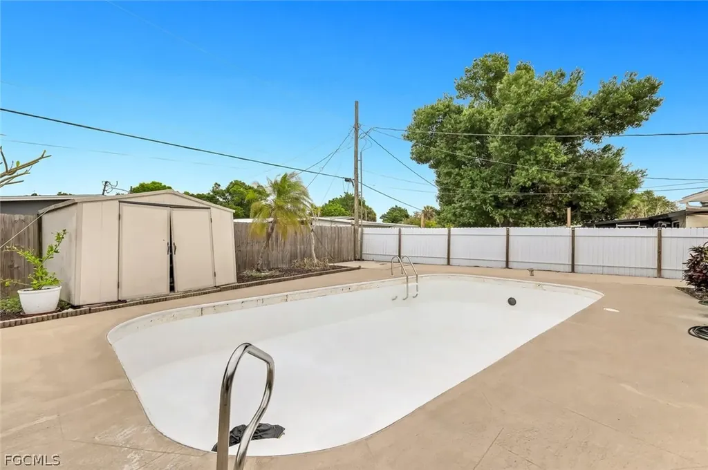 942 Narcissus Street North Fort Myers FL 33903