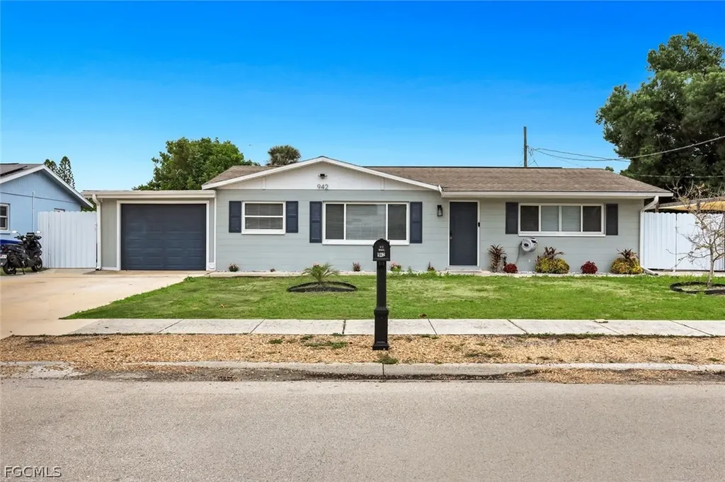 942 Narcissus Street North Fort Myers FL 33903
