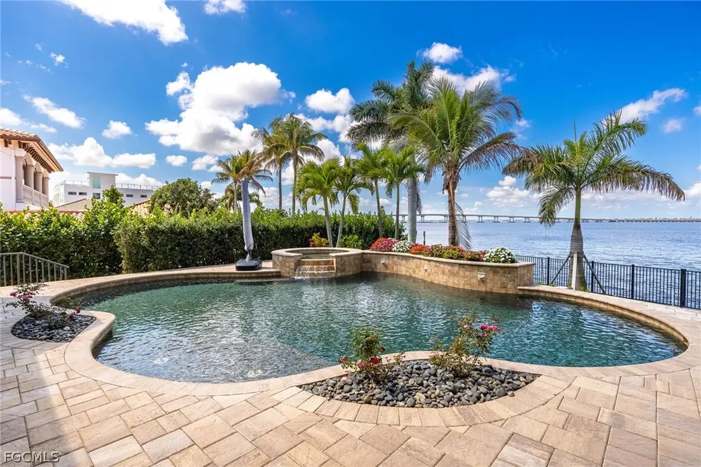 3944 W Riverside Drive Fort Myers FL 33901
