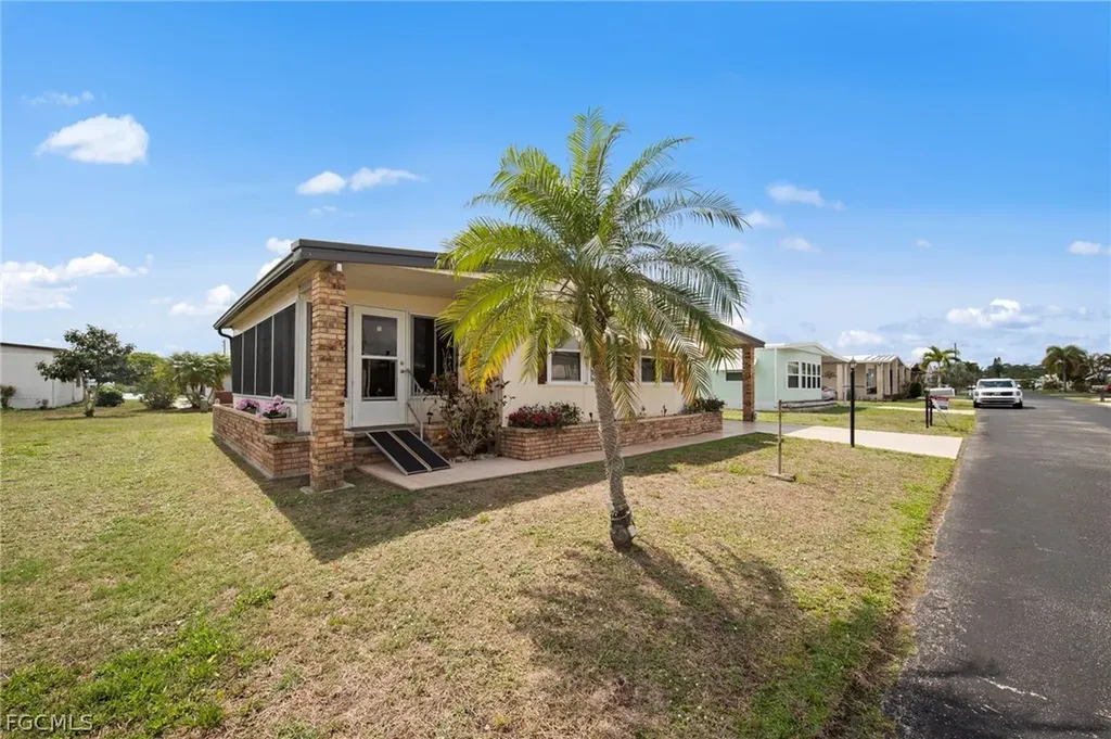 3148 Indian Village Lane North Fort Myers FL 33917