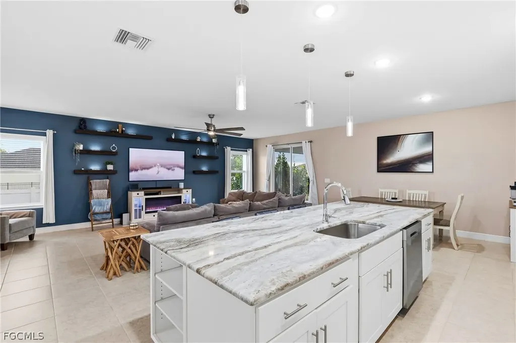 512 NW 4th Street Cape Coral FL 33993