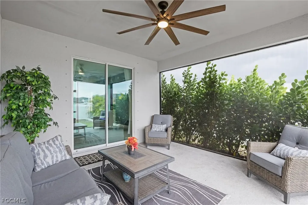 512 NW 4th Street Cape Coral FL 33993