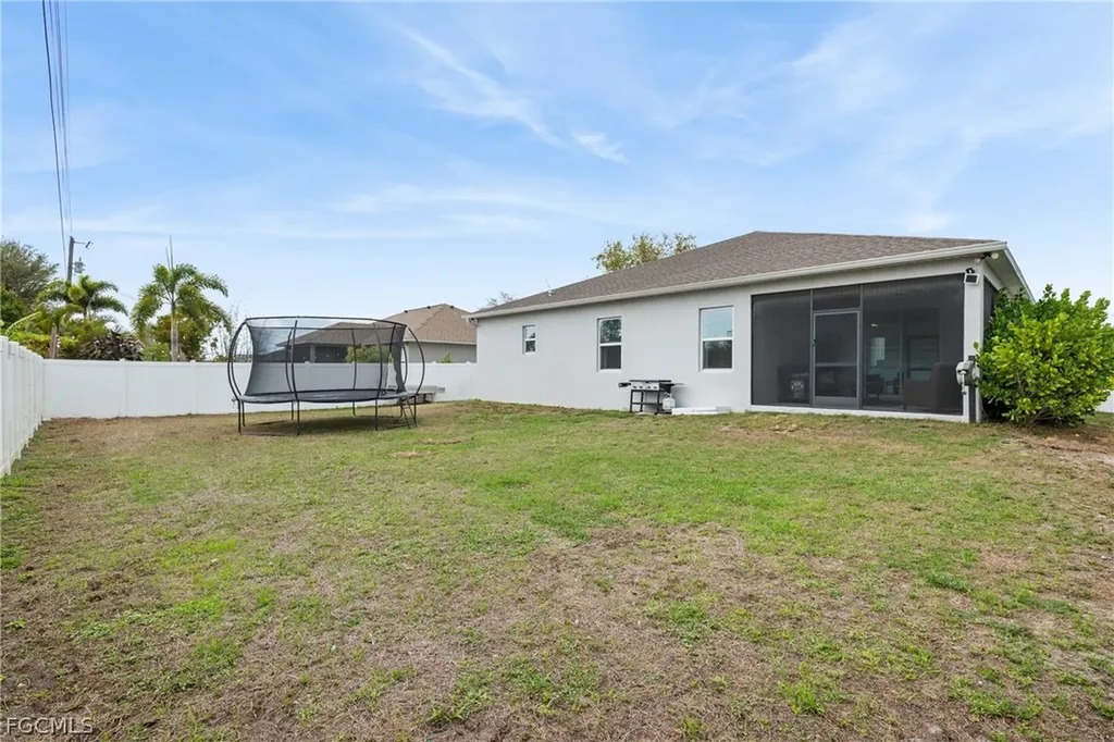 512 NW 4th Street Cape Coral FL 33993