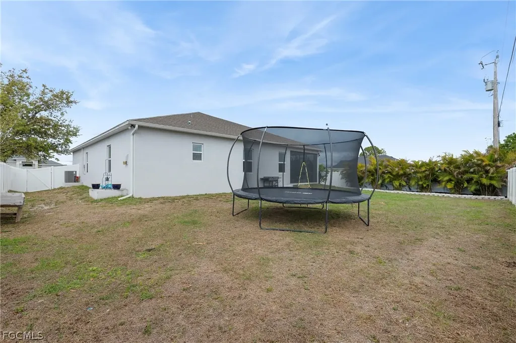 512 NW 4th Street Cape Coral FL 33993