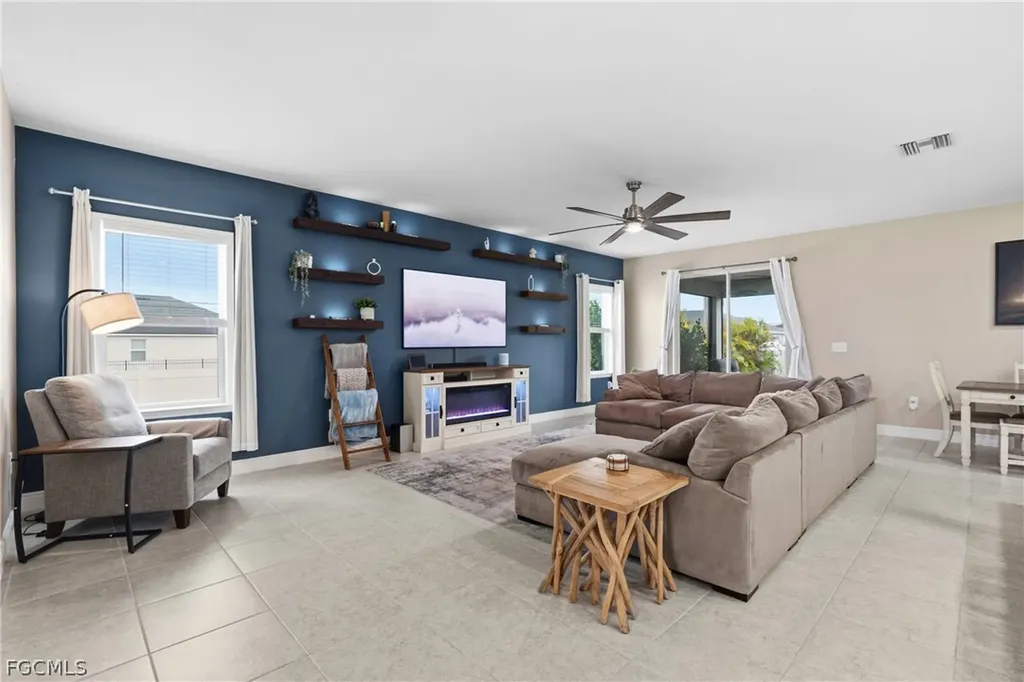 512 NW 4th Street Cape Coral FL 33993