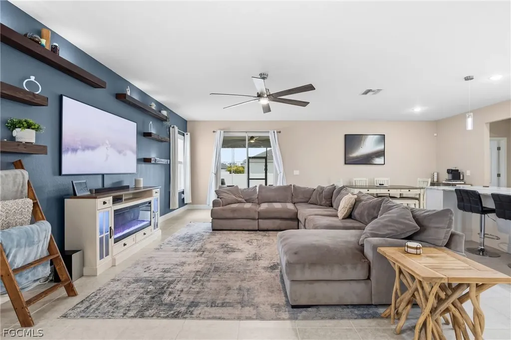 512 NW 4th Street Cape Coral FL 33993