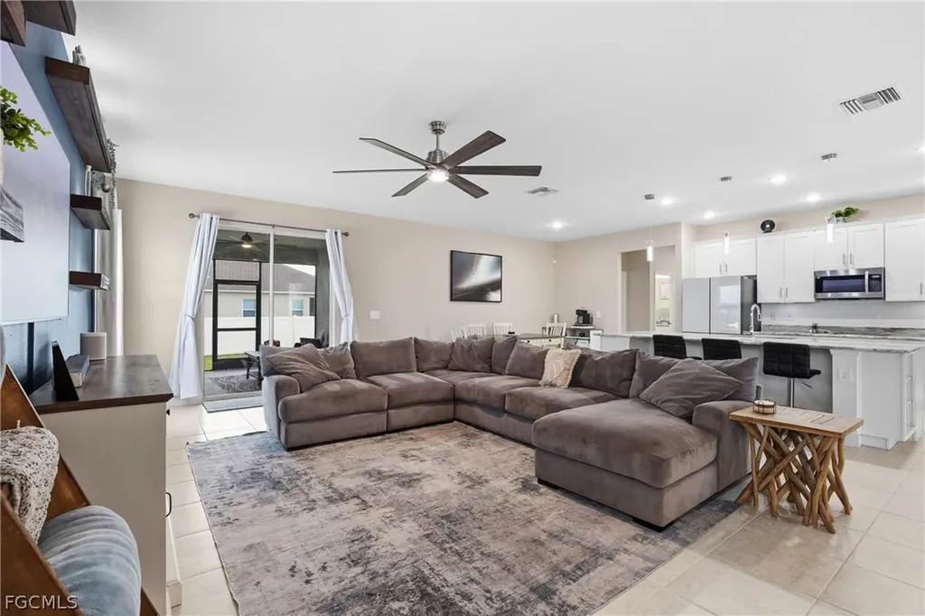 512 NW 4th Street Cape Coral FL 33993